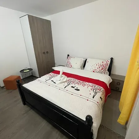 Pensiunea Alma Bis Holiday home *